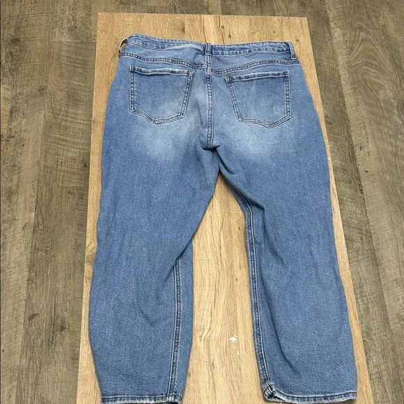 Distressed Light Blue women’s Jeans - Picture 2 of 3